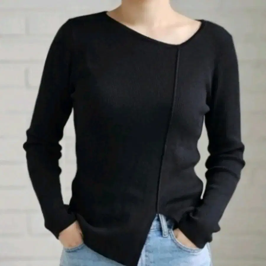 블랙 사선 컷팅 비대칭 브이넥 얇은 긴팔 니트 S 44~55