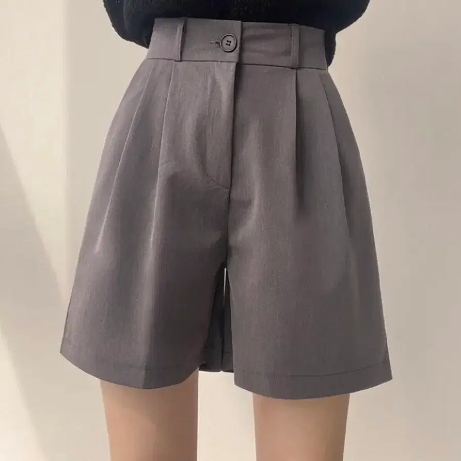 와이드 핀턱 반바지 그레이