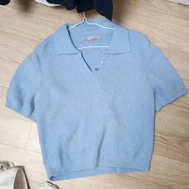 에잇세컨즈 반팔니트