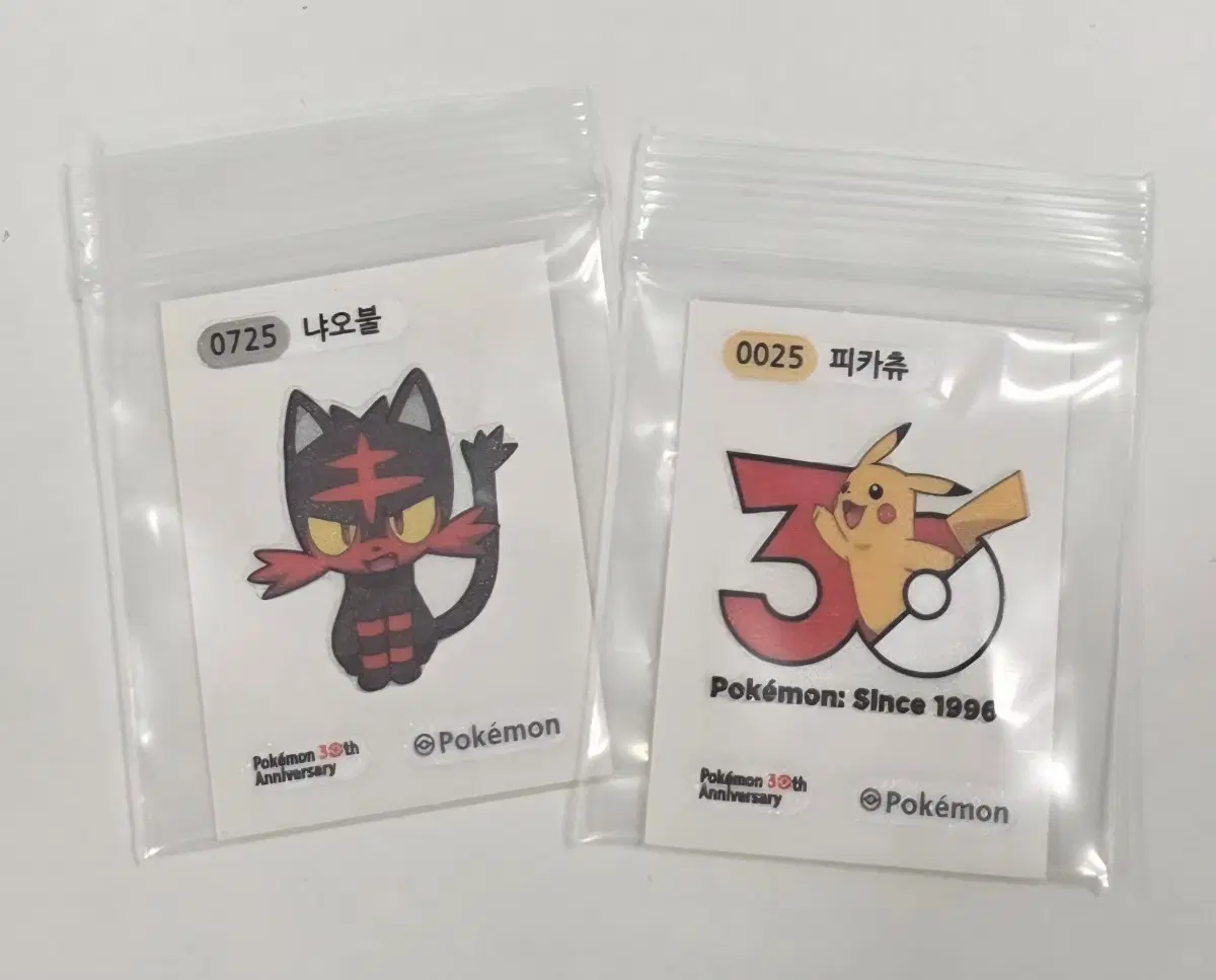 포켓몬 띠부씰 판매) 30주년 띠부씰 냐오불, 피카츄