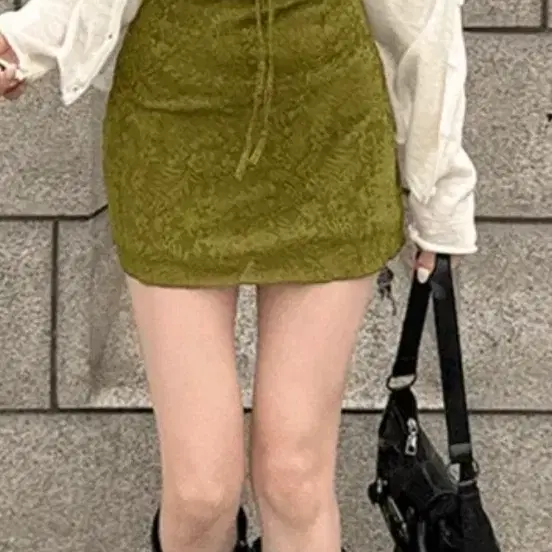 올리브 그린 끈나시 미니원피스