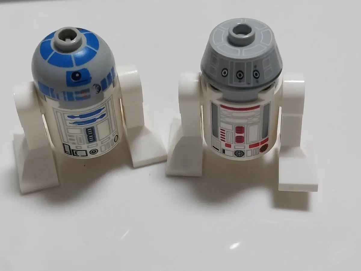 레고 스타워즈 R2-D2 R4- G0 피규어 2개