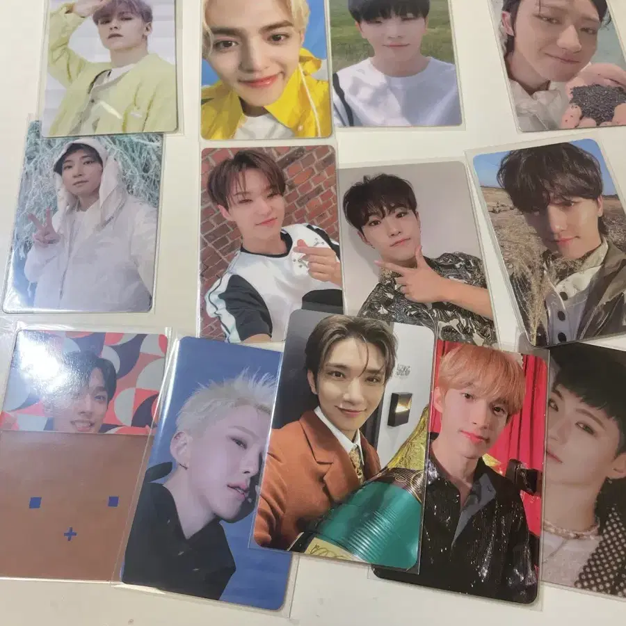 세븐틴 포카 13장 일괄 35000원=> 오늘만 25000원