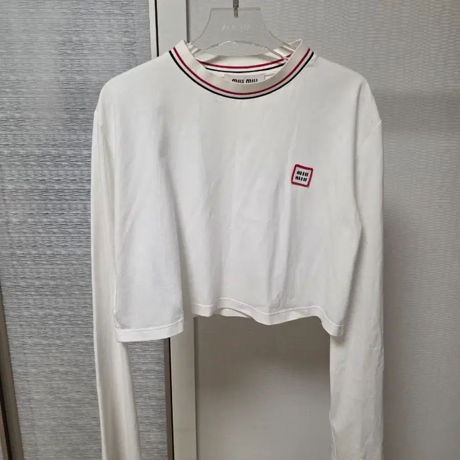 (M) 미우미우 화이트 크롭 긴팔티