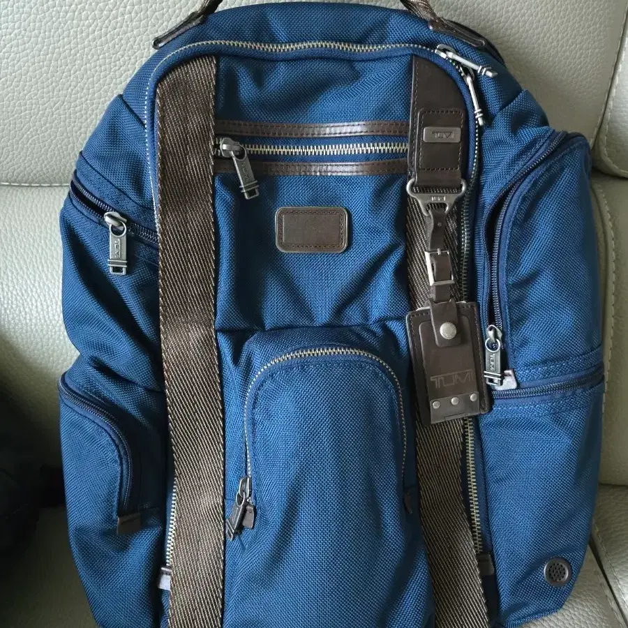 투미(TUMI) 22382BTH 킹스빌(Kingsville) 네이비 백팩 판매합니다.