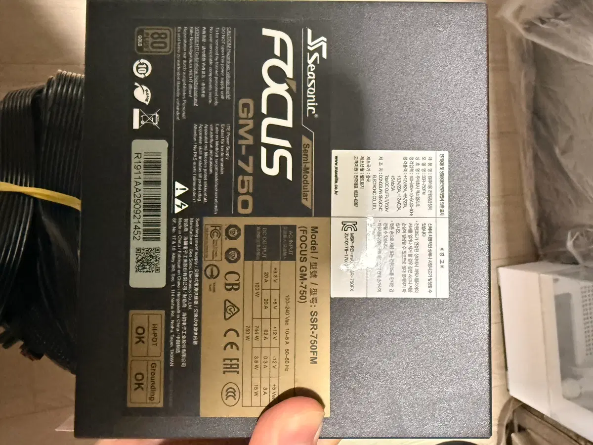 시소닉 포커스 GM-750 Semi-Modular 파워 서플라이 신품급 팝니다.