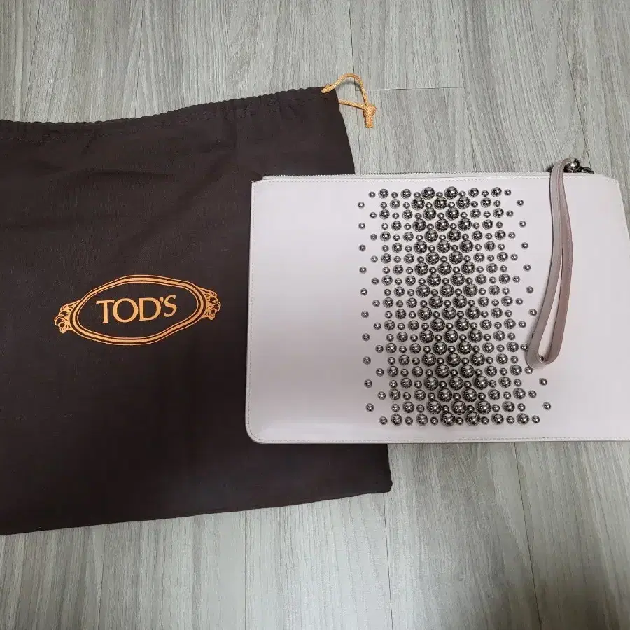 토즈 tods 클러치백 정품 프라다 버버리 펜디 발렌시아가 발렌티노