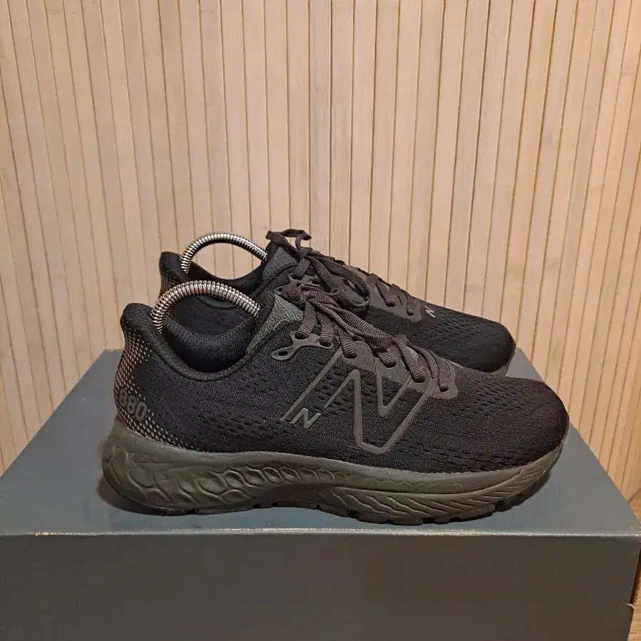 뉴발란스 880 블랙 운동화 240사이즈