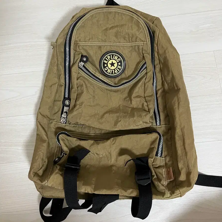 베이지 키플링 빈티지 백팩 가방