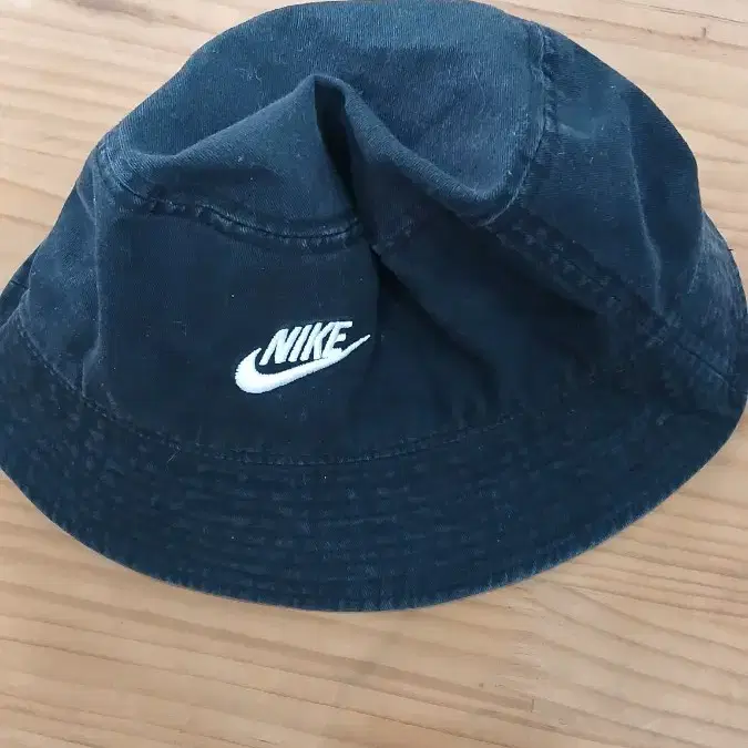 나이키 버킷햇 블랙 사용감있음