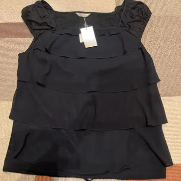 새상품 택 포함 슬리브리스 프릴 블라우스 블랙 42