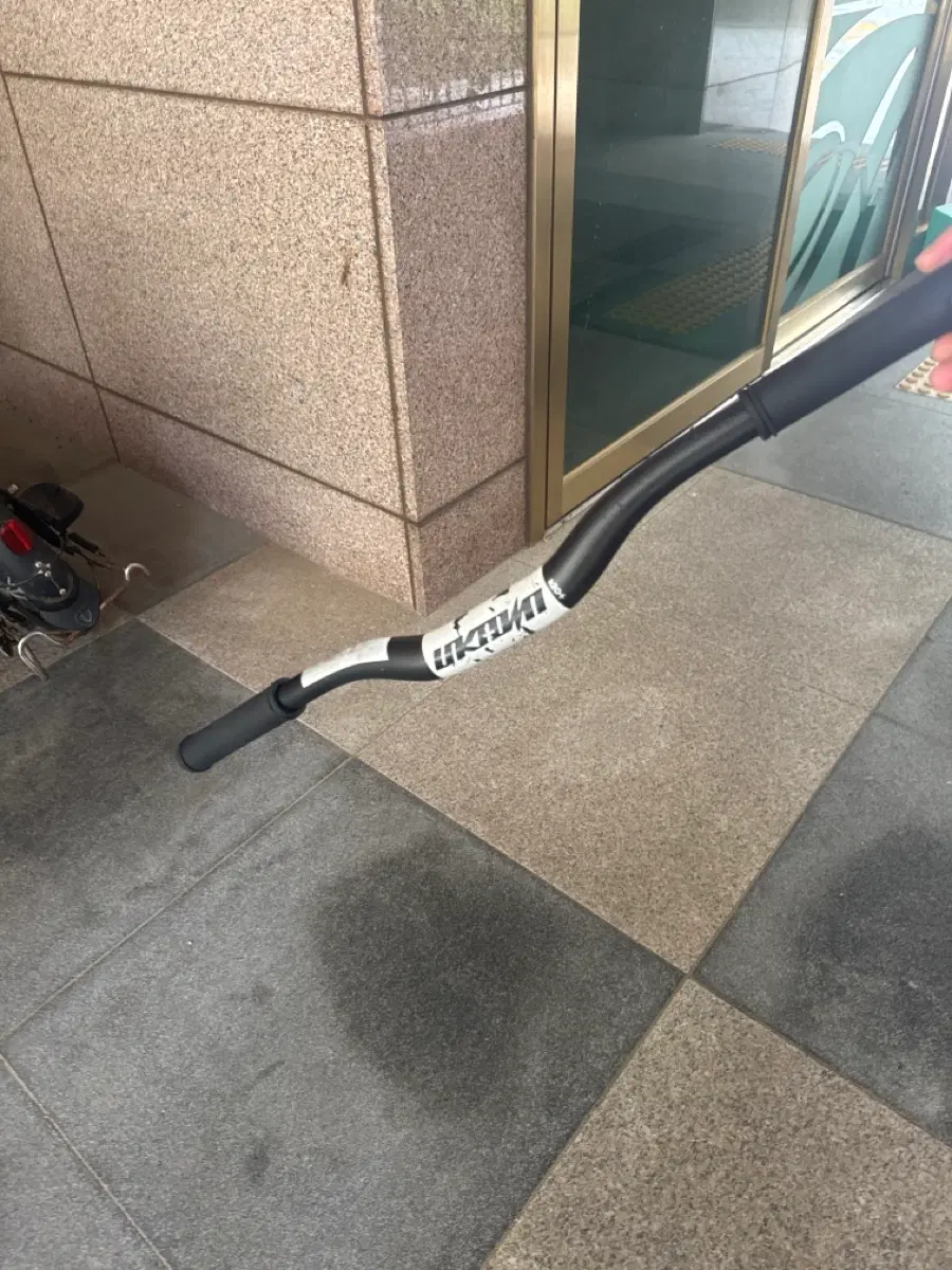 카본 라이저바