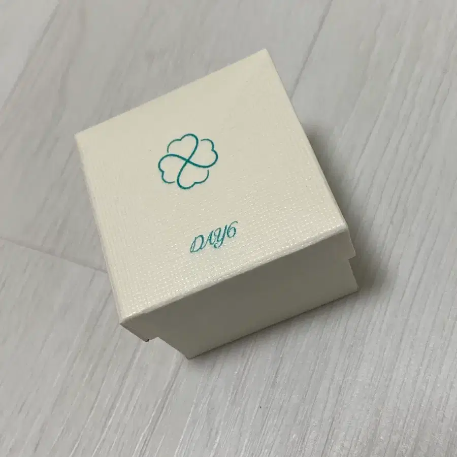 데이식스 마이데이 마데 반지 미착용