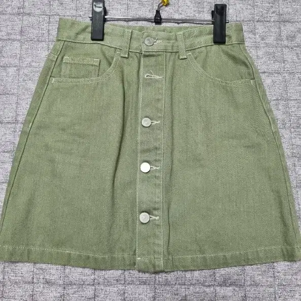 카키색 데님 미니 스커트