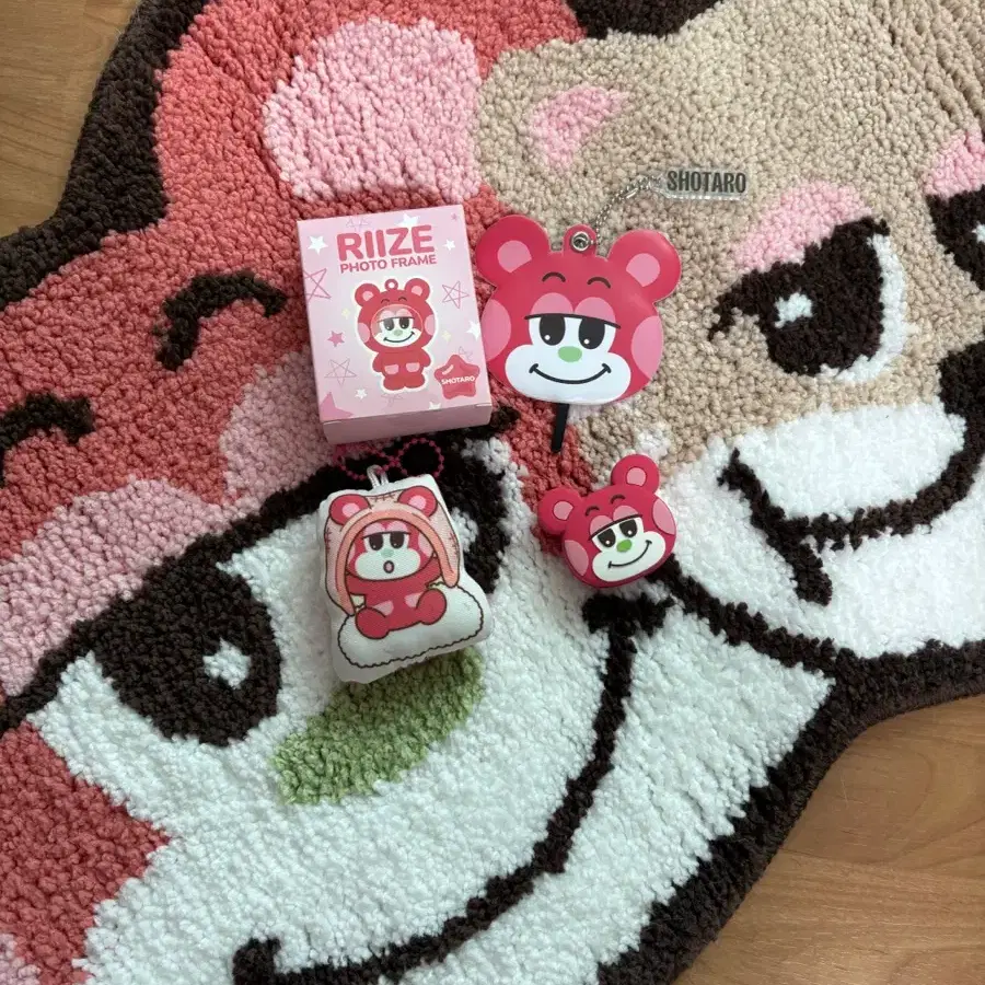 라이즈 쇼타로 리즈코 러그 포토프레임 우치와 홀더 스시쿠션키링