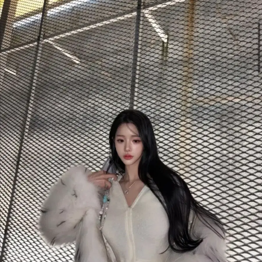 수아 화이트 라쿤퍼 - 원가 69만원