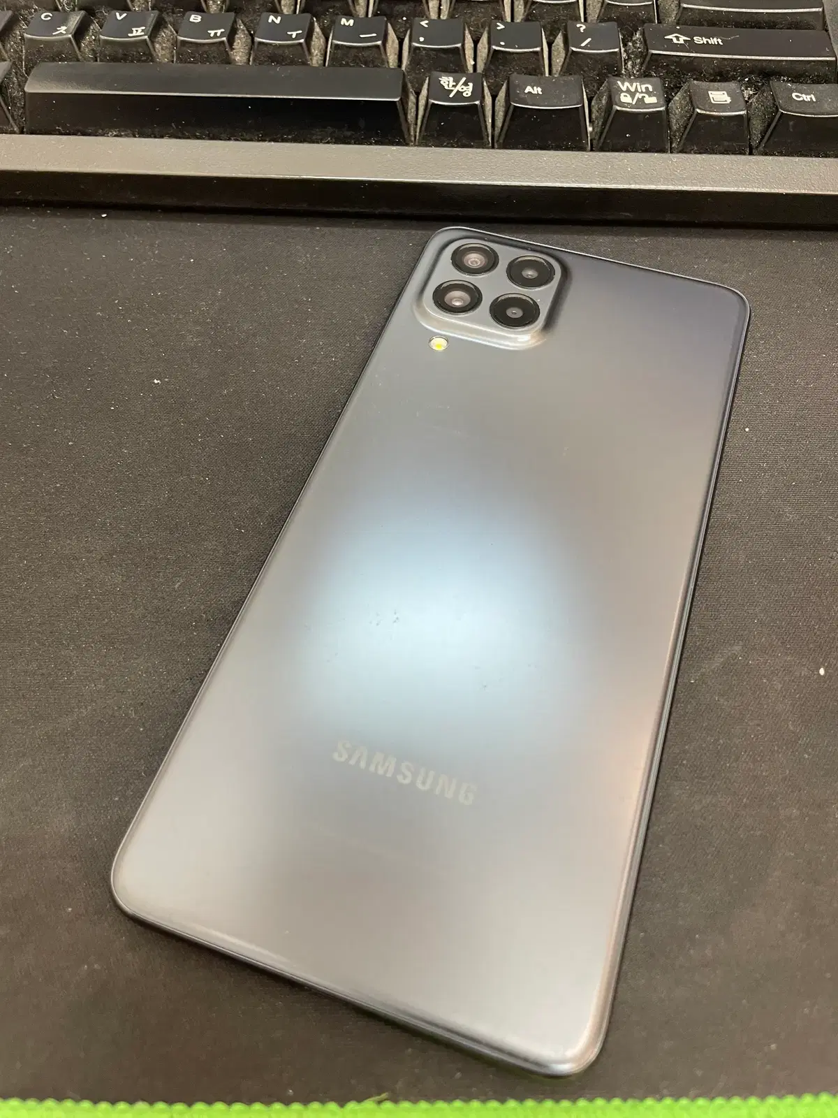 갤럭시퀀텀3 블랙 128GB 상태좋은 중고14만팝니다.