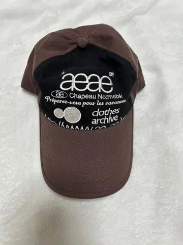 aeae 캡 브라운