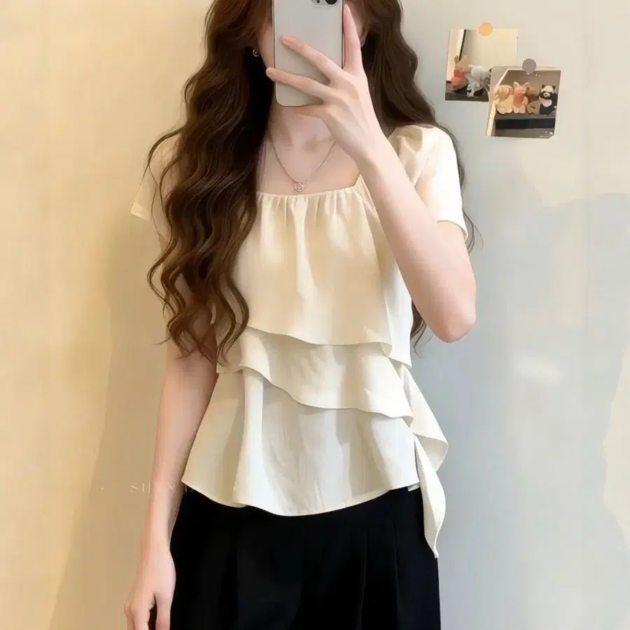 아이보리 프릴 블라우스