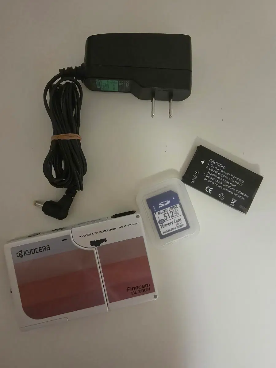 Kyocera Finecam SL300R 디지털 카메라
