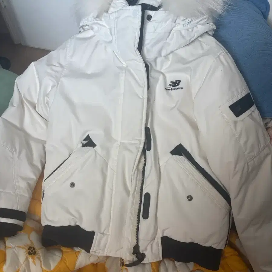 뉴발란스 숏 패딩