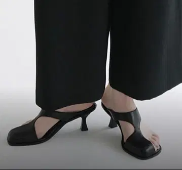 CLANE 클라네 CURVED DESIGN SANDALS