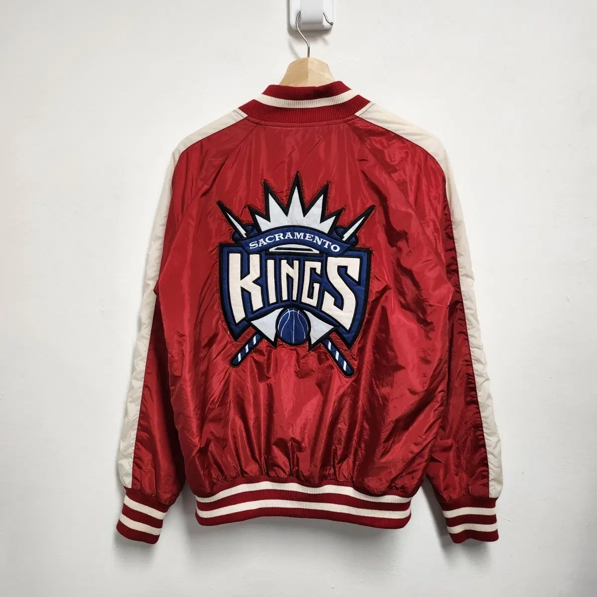 [L] NBA 새크라멘토 킹스 로고 스타디움 자켓