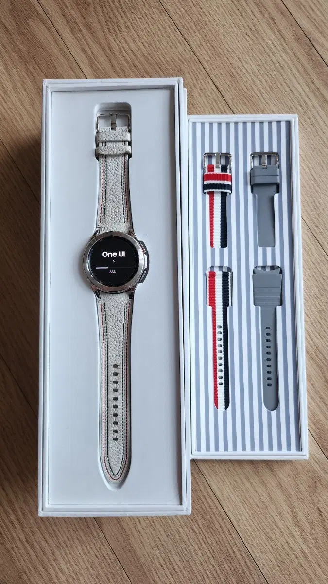 워치4 클래식 42mm 톰브라운