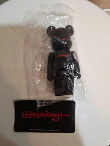 BE@RBRICK 100% Wizardry 베어브릭 아티스트