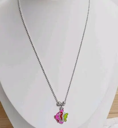 여러 컬러 물고기 목걸이