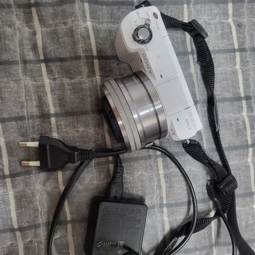 소니 알파 A5000 화이트 카메라