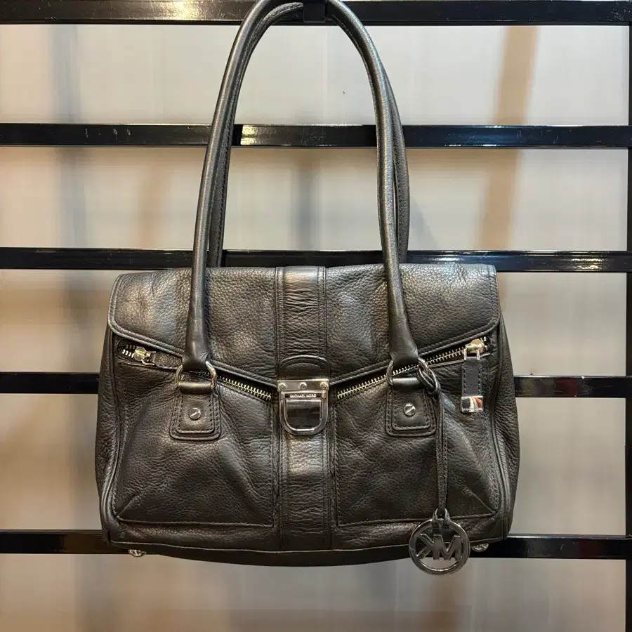 [FREE] 마이클코어스 Michael Kors 레더 숄더백 7.5