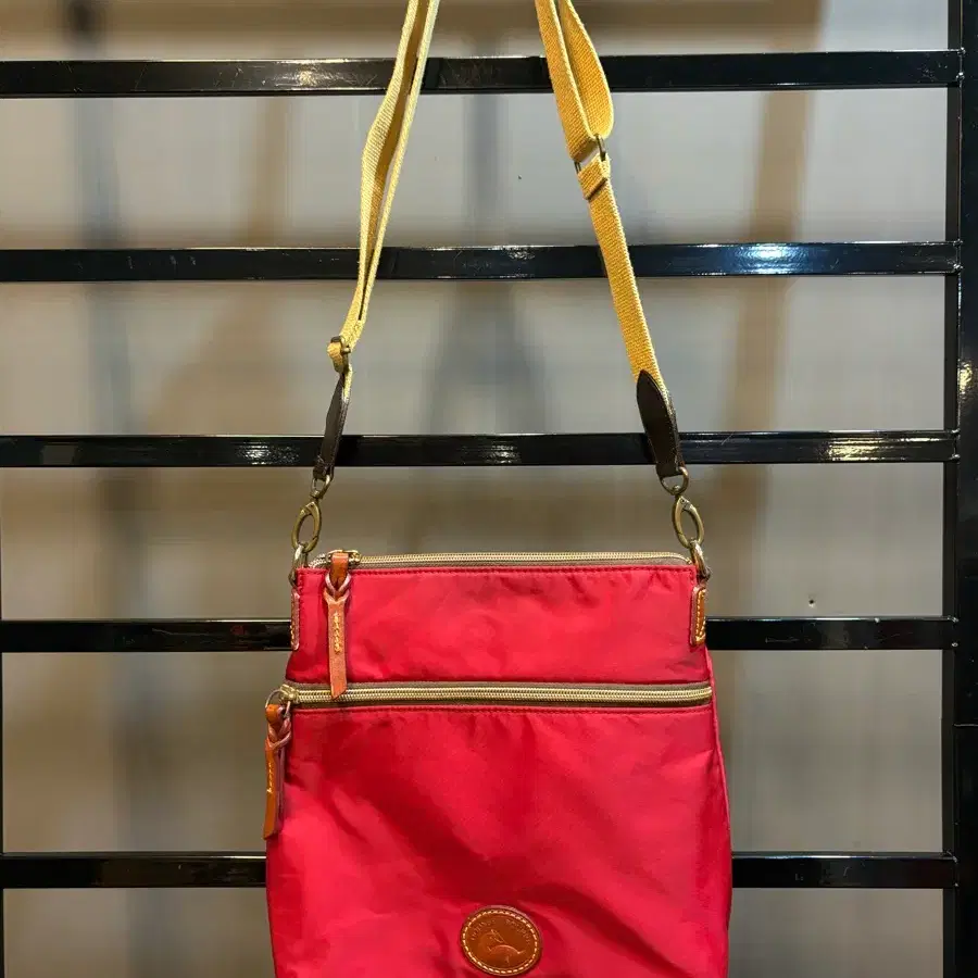 [FREE] 두니앤버크 Dooney & Bourke 나일론 크로스백 4.5