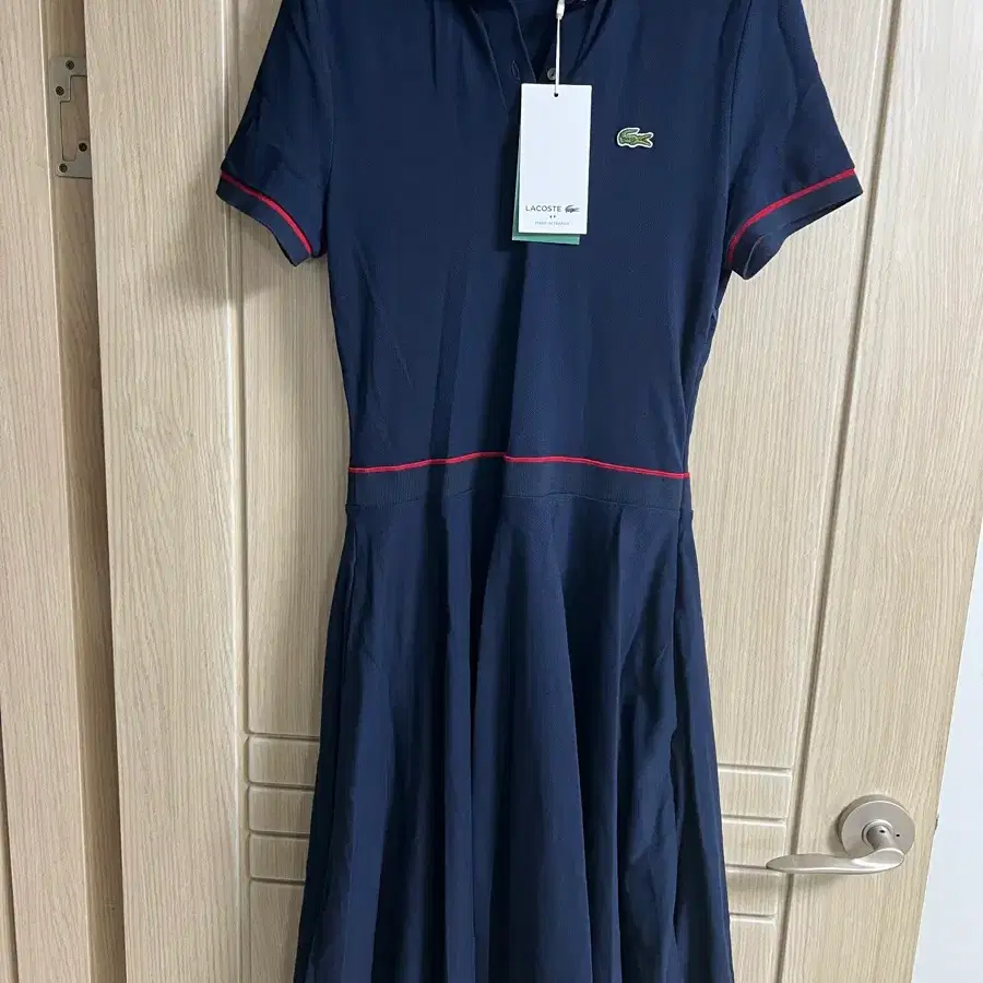 라코스테 (Made in France) 롱플레어 카라 원피스