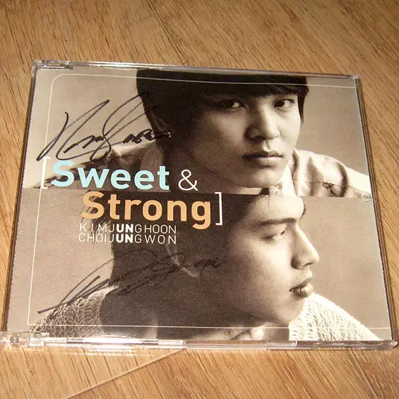 유엔 (UN) 친필싸인 CD - Sweet & Strong / 김정훈 최정원