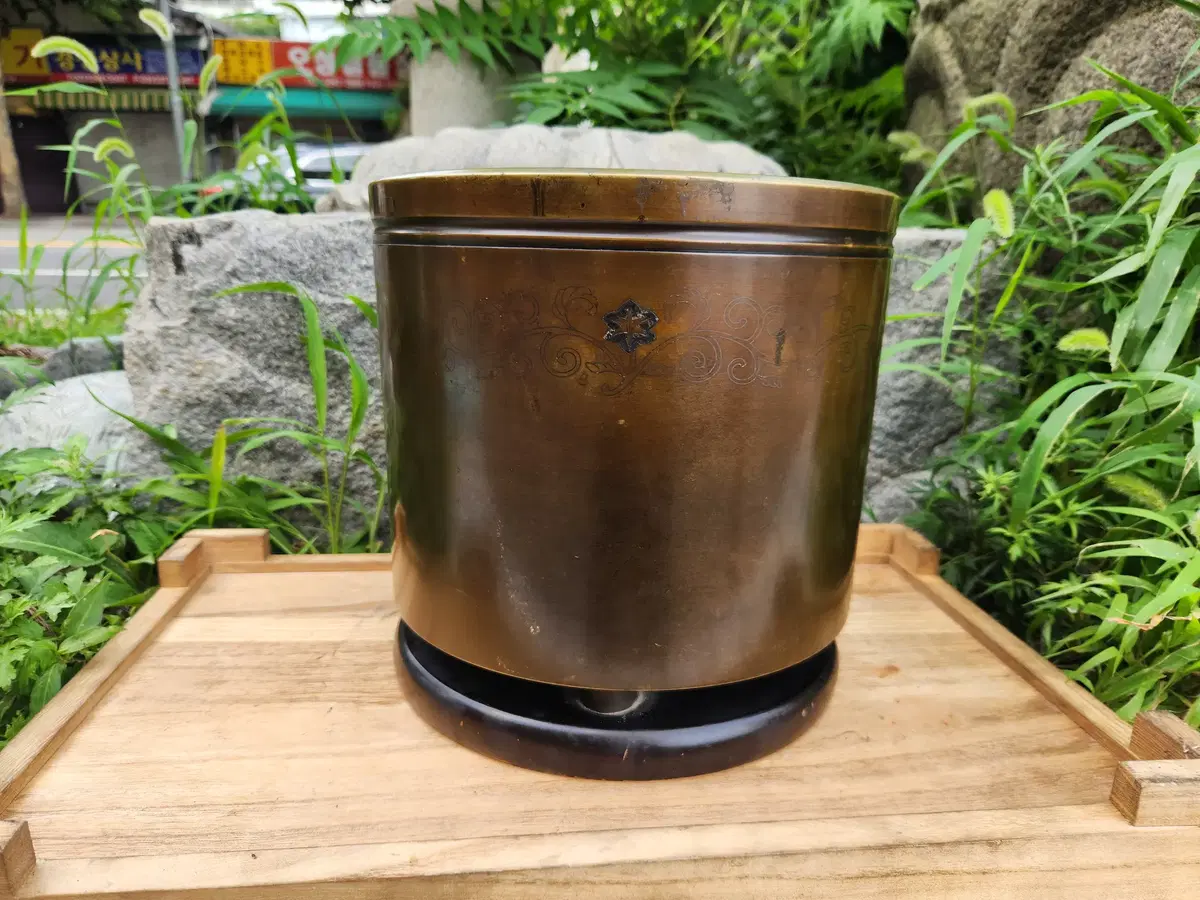 일본 원형 동화로 동제 화로(히바치)입니다