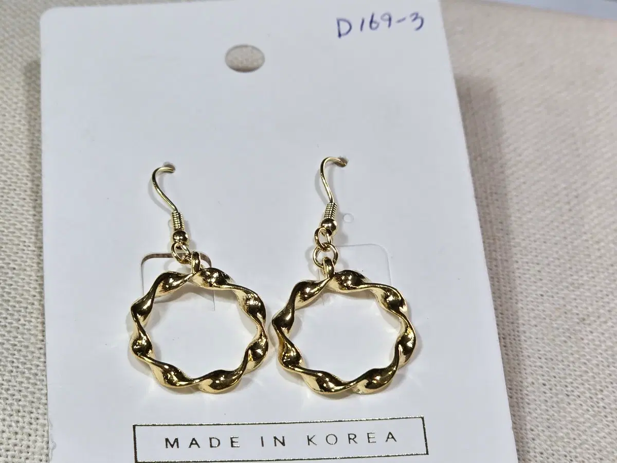 꽈배기 링 귀걸이 골드