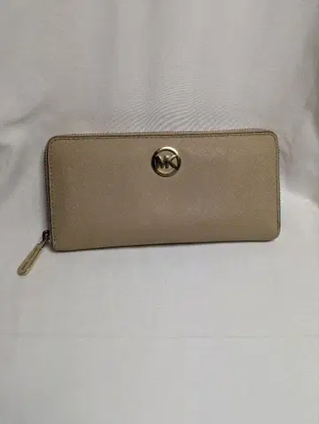 새상품급 MICHAEL KORS 장지갑 베이지 라운드 지퍼