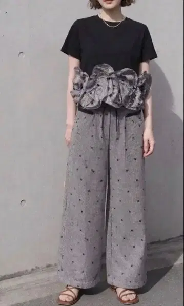 미사용 새상품 셋업 하트 프릴 디자인 Frene 좋아하는 분