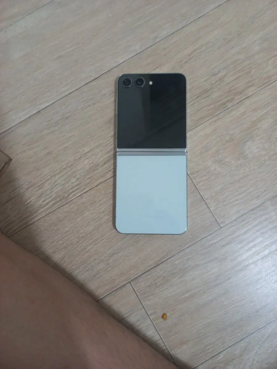 루 색상 5G 512GB 자급제 (미개봉) 급하게 판매합니다