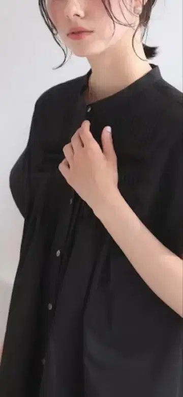 OPAQUE.CLIP 반팔 핀턱 블라우스