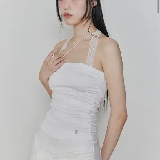 [페인오어플레져] 엔젤 셔링탑 화이트, ANGEL SHIRRING TOP white