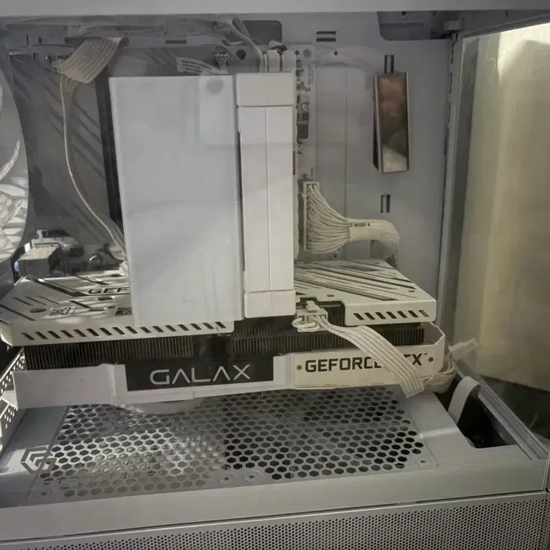 화이트 PC RTX 3060Ti 라이젠 5600