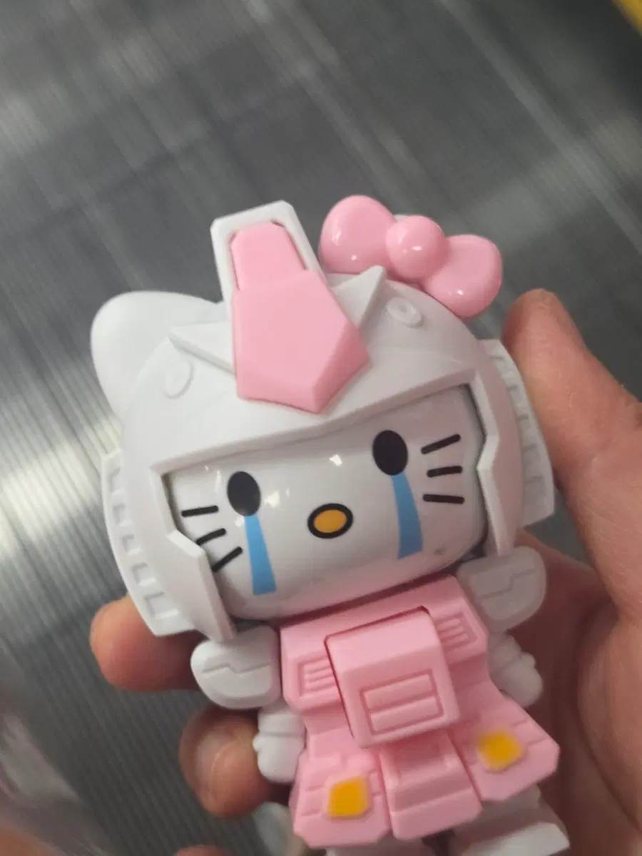 키티 건담 인형