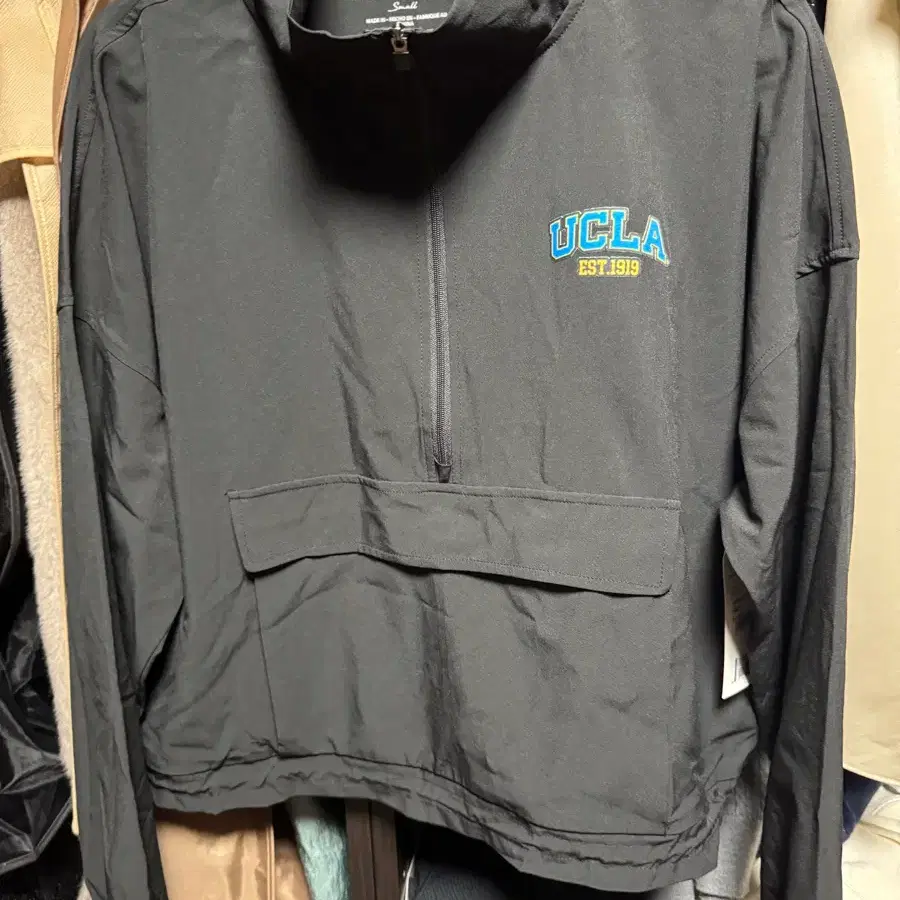 UCLA 탑 (새상품) S