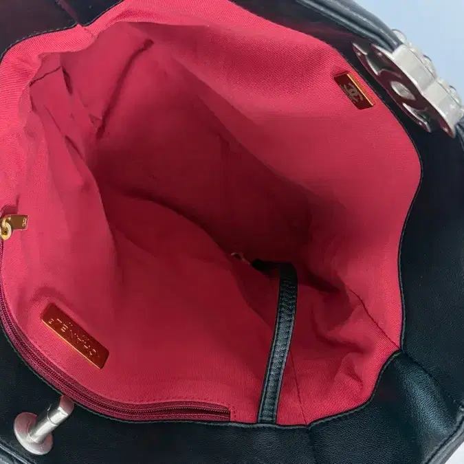샤넬 19 쇼퍼백 사진 3