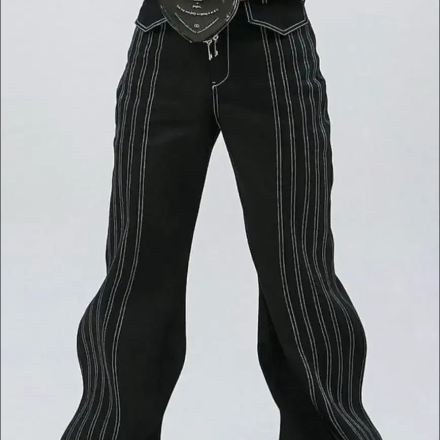 NEU IN Silver stitch curly black jeans