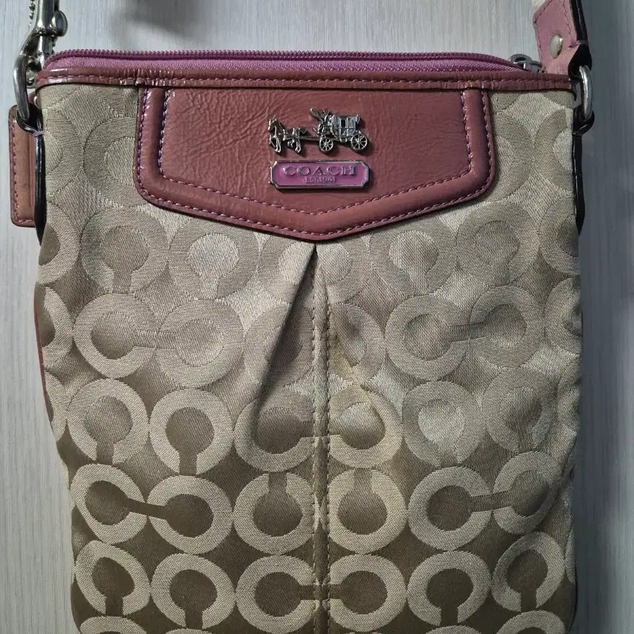 코치 Pink Swingpack 크로스 미니백
