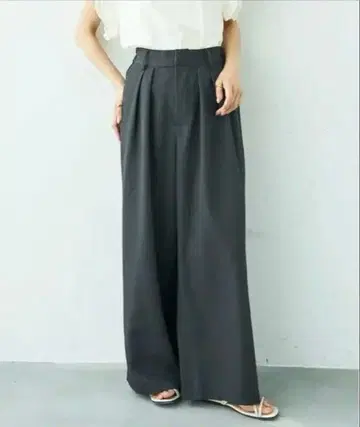 [새상품] 와이드 실루엣 더블 턱 팬츠 차콜 그레이 S-short