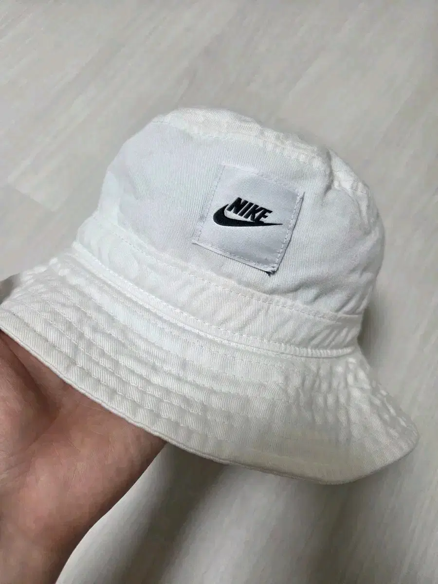나이키 버킷햇 화이트